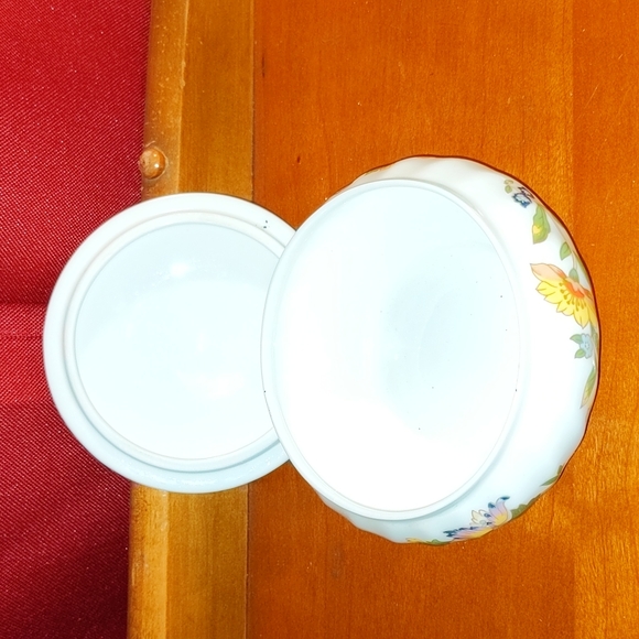 Porcelain Trinket Box.  Wildflowers and Butterflies - Picture 2 of 5